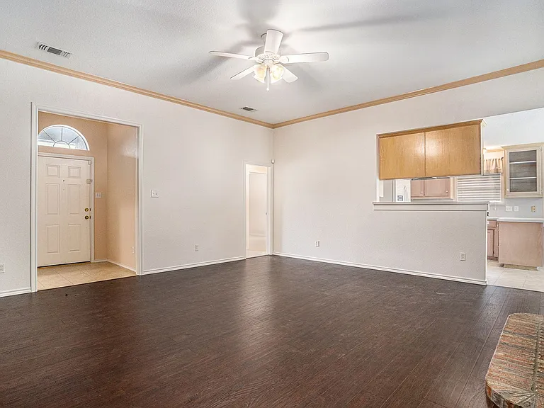 1307 Hyde Park Blvd — Photo 8