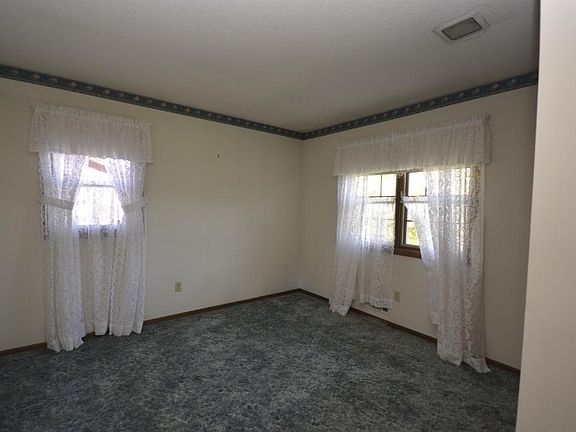 4th image of 2390 Teakwood Dr E