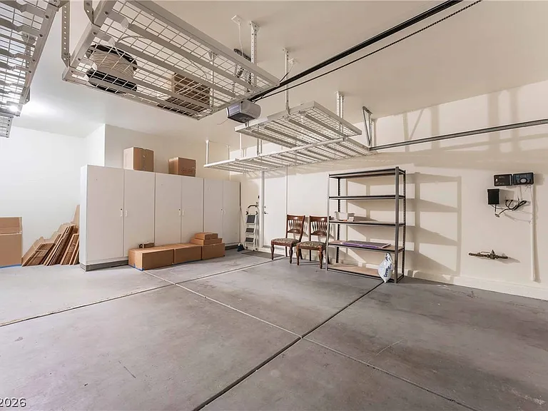 2565 Leighton Ave — Photo 32