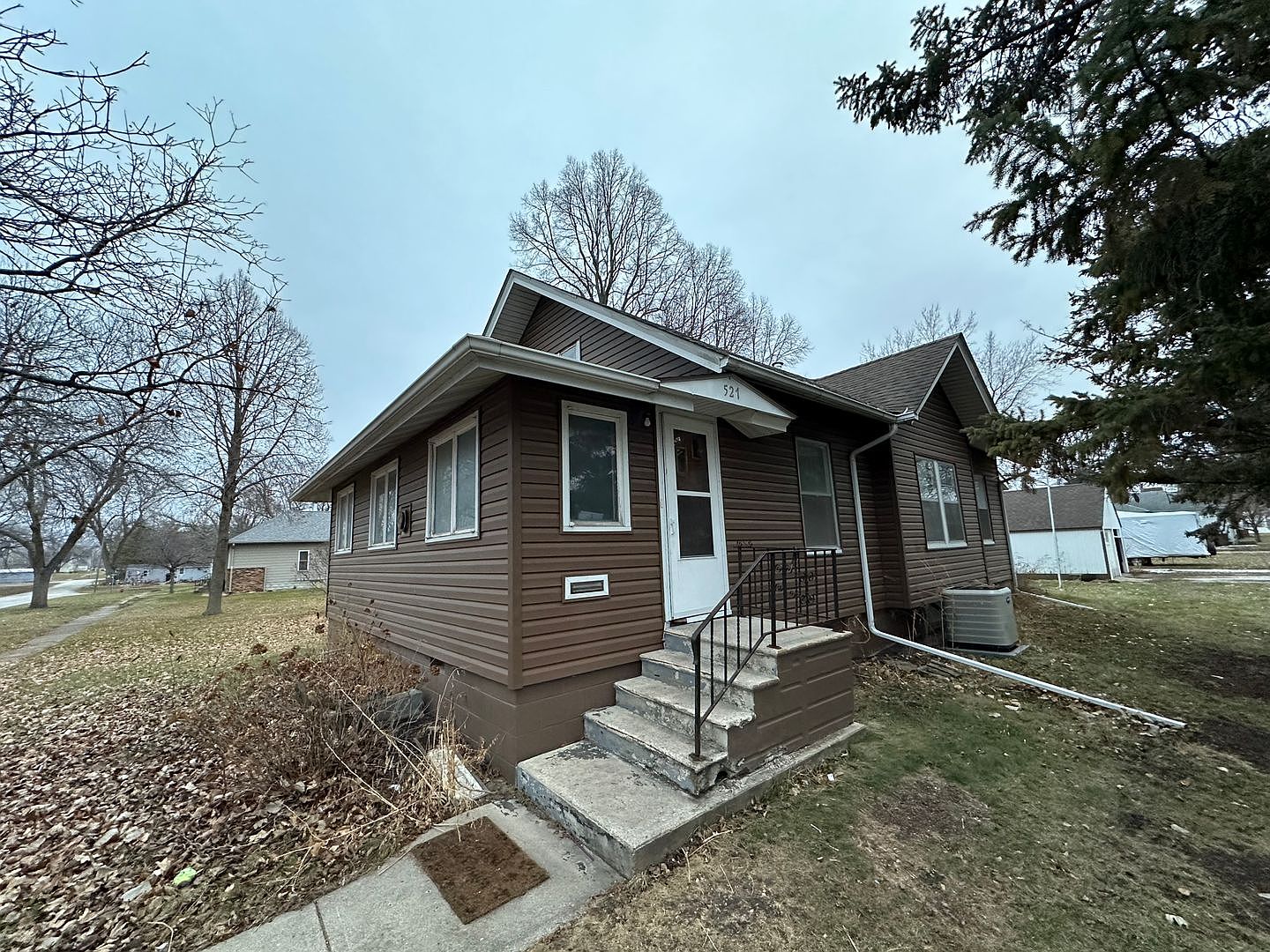 527 Pleasant St, Rockwell City, IA 50579 Zillow