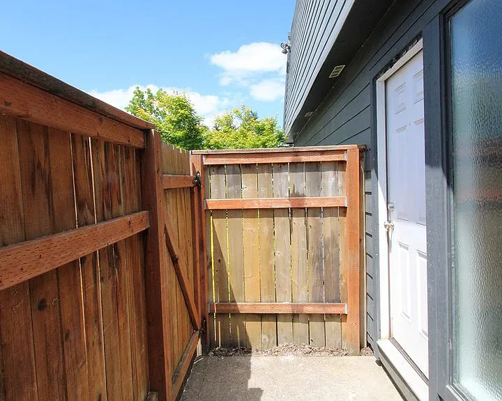 4605-4609 NE Killingsworth St — Photo 15
