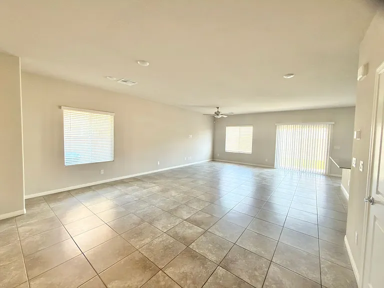 1180 Pitaya Ct — Photo 2