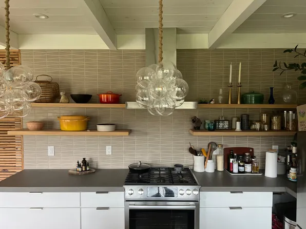 32 Killian Rd, Asheville, NC 28804