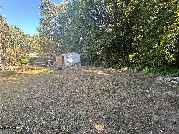 4th image of 112 Raleigh Road Parkway N