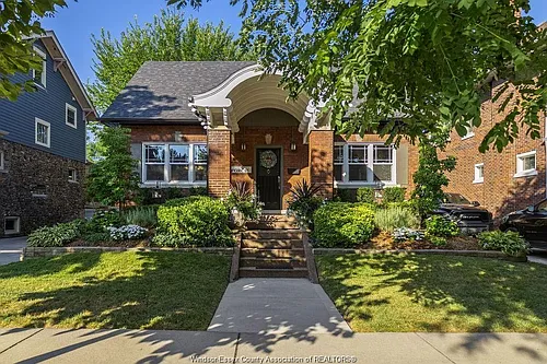1229 Chilver Rd Photo 1