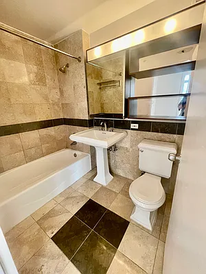 Rented by Cushman & Wakefield (Management) | media 258