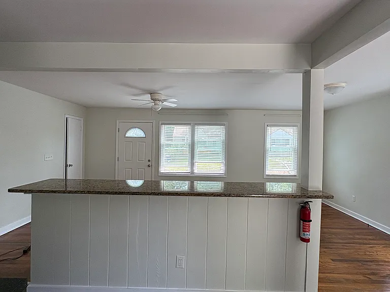 718 Florence Pl NW — Photo 8