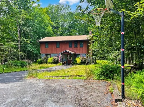 65 Livingston Ln, Gouldsboro, PA 18424