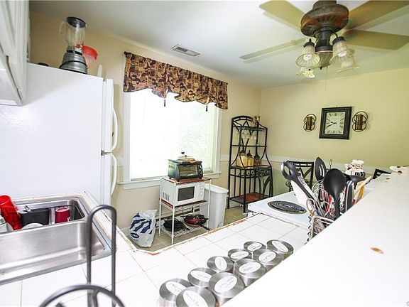 3rd image of 4921 Bryce Ln