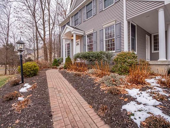3rd image of 5 Dawson Ln