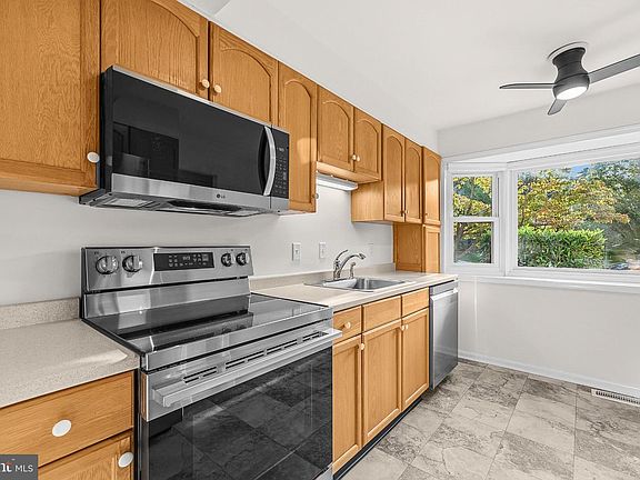 3rd image of 46 Boileau Ct