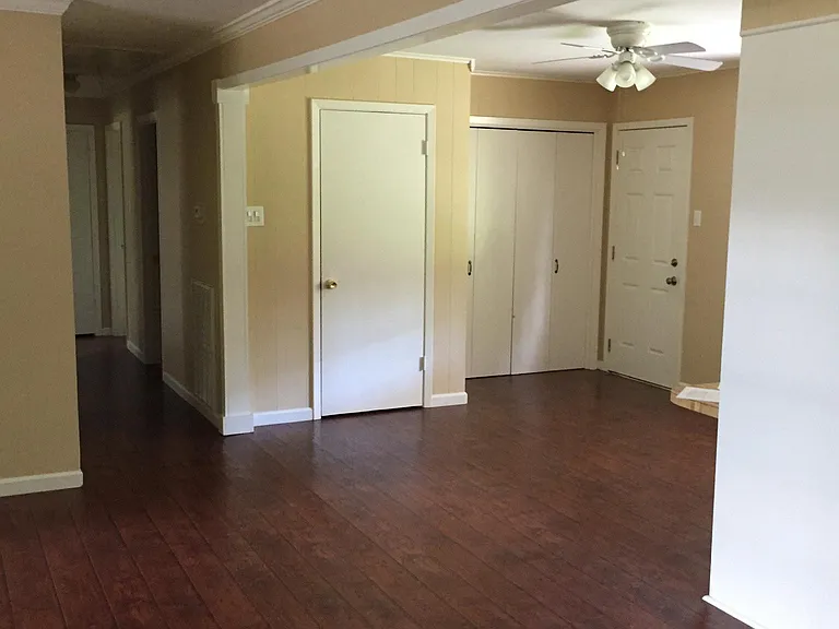 527 Highpoint Dr — Photo 9
