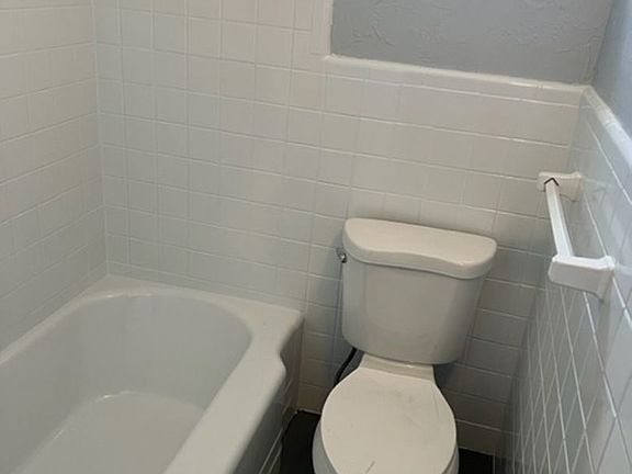 2nd image of 406 11th Ave N #B2