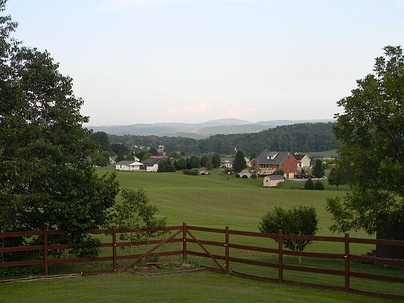 3rd image of 195 Regency Dr