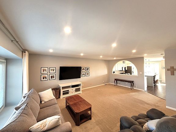 4th image of 6937 Kingston Ct