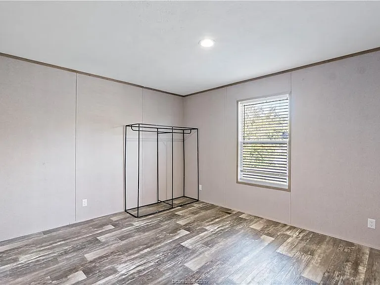3933 N Graham Rd — Photo 15