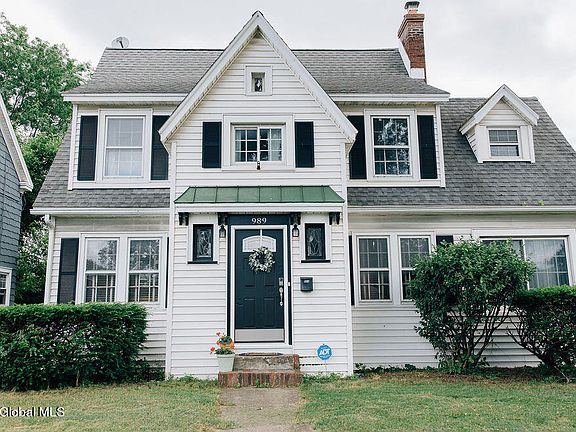 4th image of 989 Washington Avenue