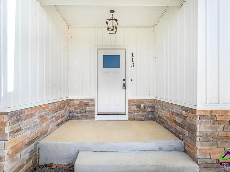 113 Garrett Ln — Photo 4