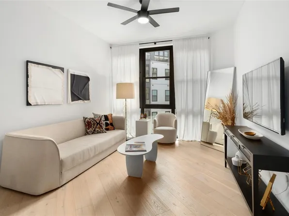 800 Embassy Dr APT 421, Austin, TX 78702