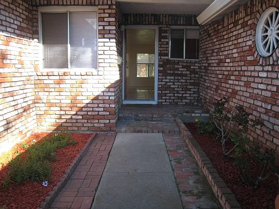 3rd image of 32318 Crest Ln