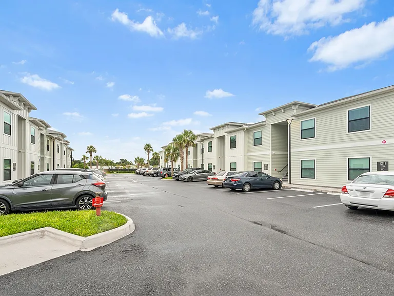 The Grove Apartment Homes — Photo 14