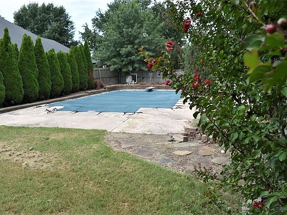 2nd image of 2706 SE 6th St
