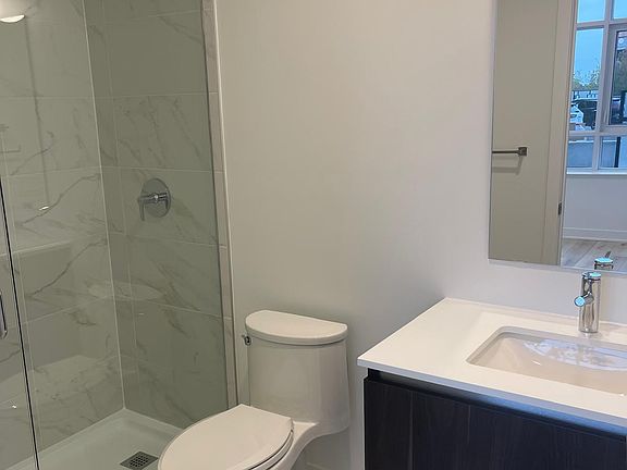 3rd image of 395 Dundas St W #133