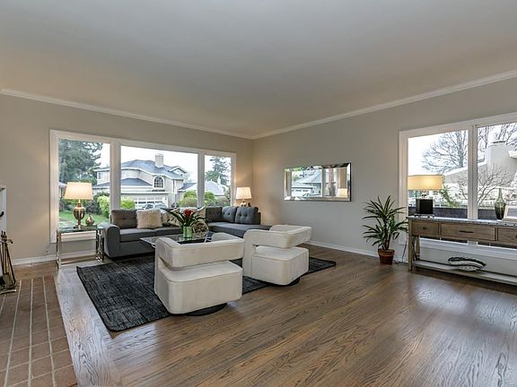 4th image of 1901 Devereux Dr