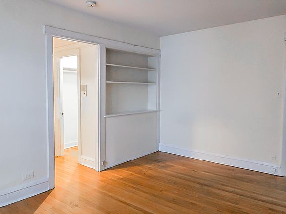 2nd image of 516 1/2 W Cornelia Ave #208