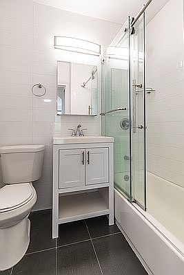 4th image of 444 W 48th St APT 4D