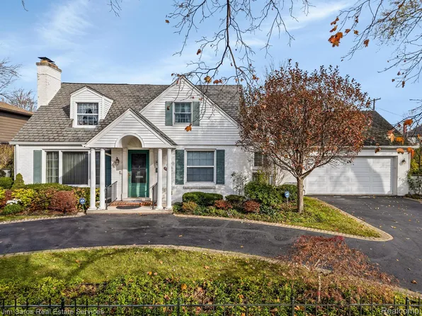 86 Hall Pl, Grosse Pointe Farms, MI 48236