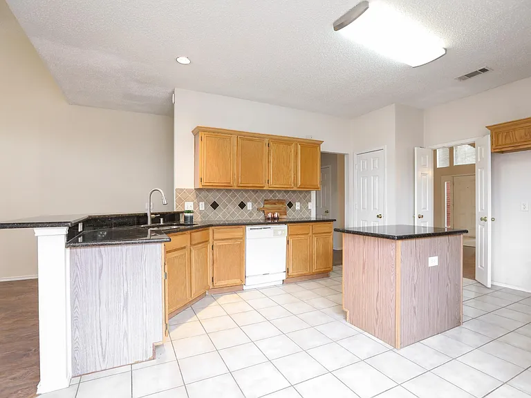 206 Howley Ct — Photo 6