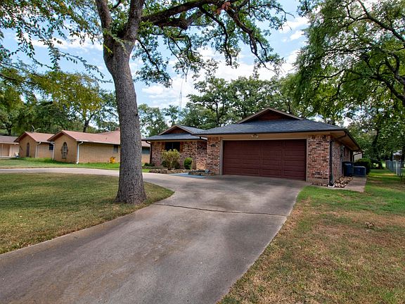 4th image of 1010 Kiowa Dr W