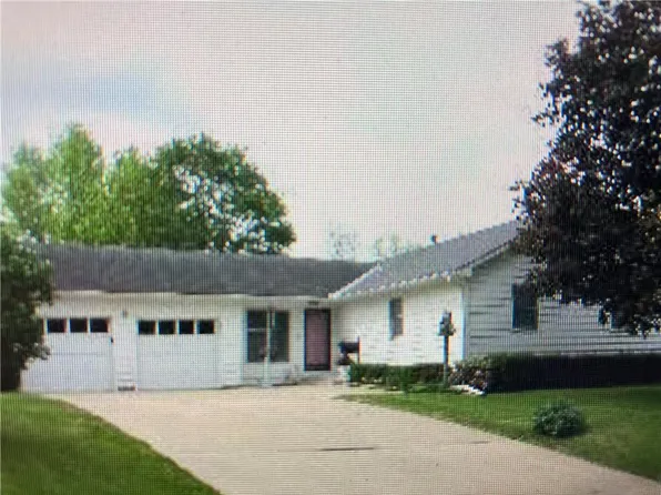 916 Locust St, Pleasant Hill, MO 64080