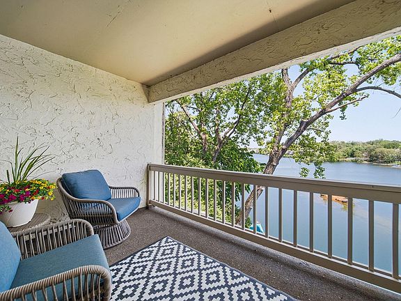 4th image of 1207 Lake Shore Dr #239