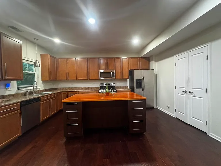 3335 Kentshire Cir — Photo 12