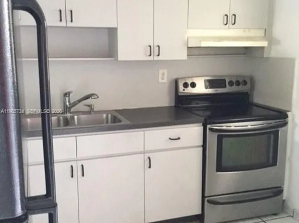 1855 W 60th St APT 423C, Hialeah, FL 33012