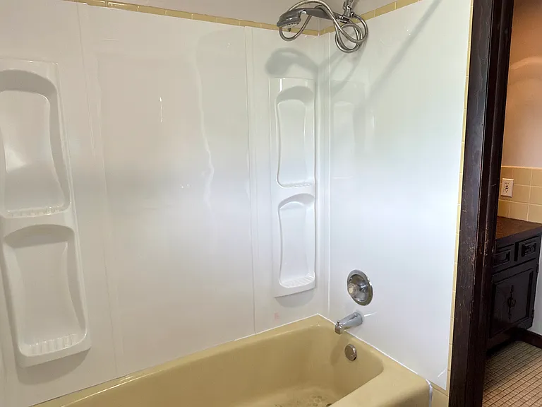1015 E Hamilton St — Photo 36