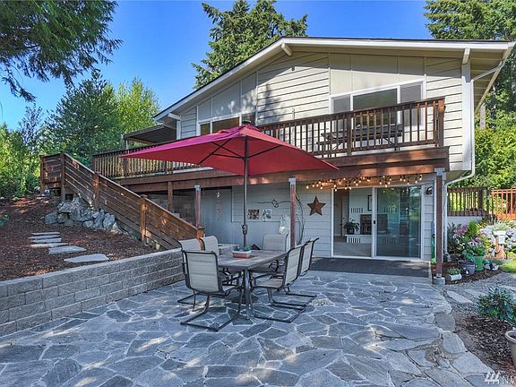 This whole area is part of the $25K in outdoor improvements-to include the flagstone patio, retaining wall, stairs, etc.