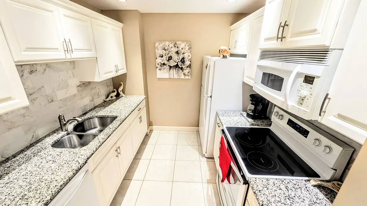 Building Photo - 750 N Tamiami Trl #1404