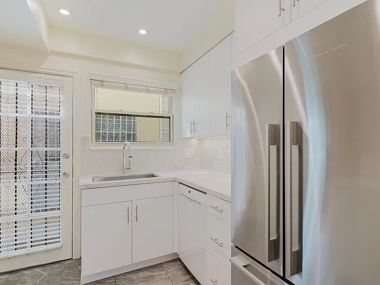 5962 San Vicente Blvd #4 — Photo 19