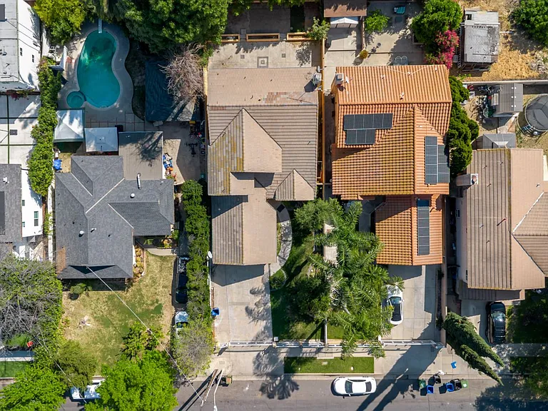 7306 Newcastle Ave — Photo 38