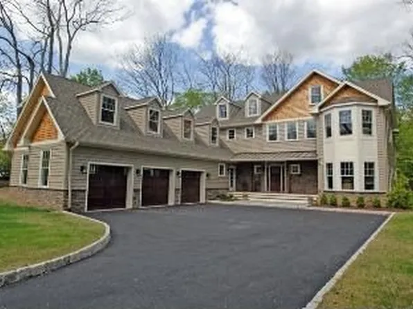 13 Tannery Ln, Roseland, NJ 07068