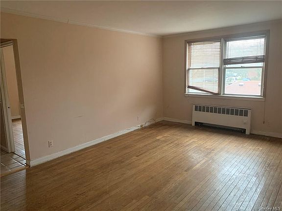 5th image of 13 Bryant Cres APT 2L