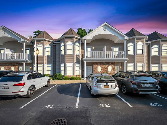 3rd image of 42 Jacqueline Way #42
