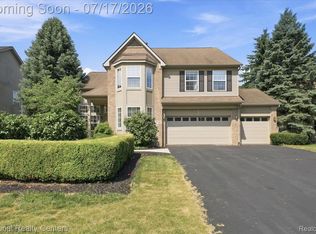 5741 Bingham Dr, Commerce Township, MI 48382