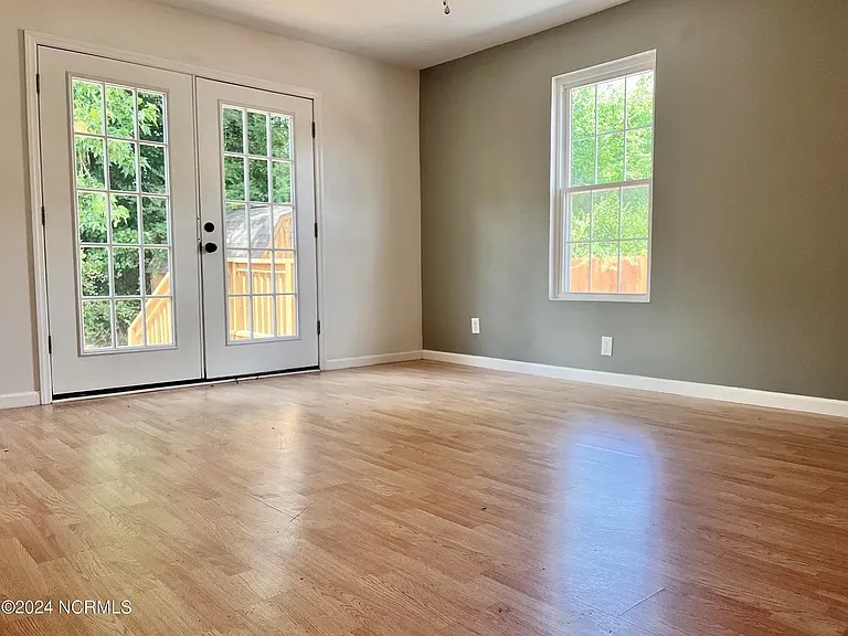 226 Tyson St — Photo 23
