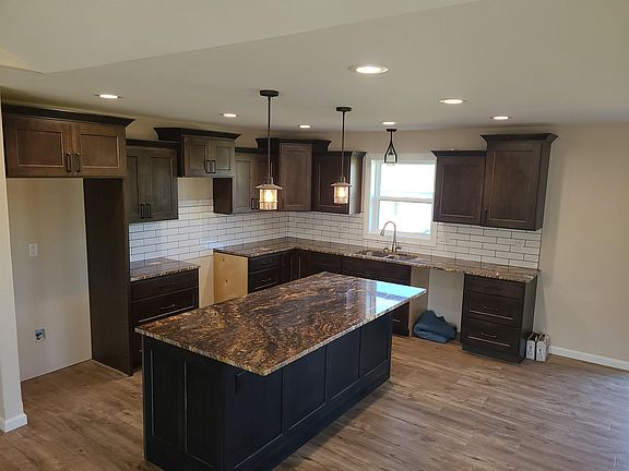 5th image of 439 Gunderson Dr