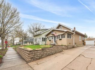 1007 Avon St N, Saint Paul, MN 55103
