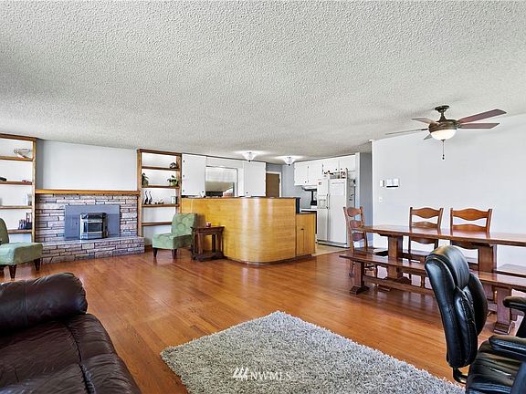 4th image of 1332 E Juniper St